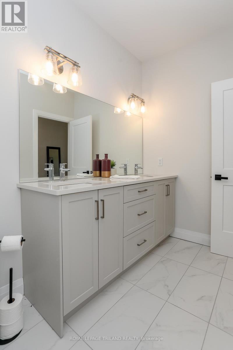 












45 COMPASS TRAIL

,
Central Elgin (Port Stanley),




Ontario
N5L0B4

