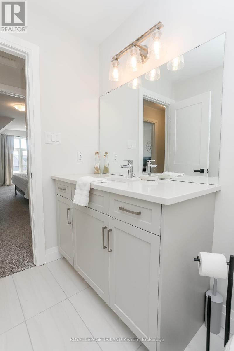 












45 COMPASS TRAIL

,
Central Elgin (Port Stanley),




Ontario
N5L0B4

