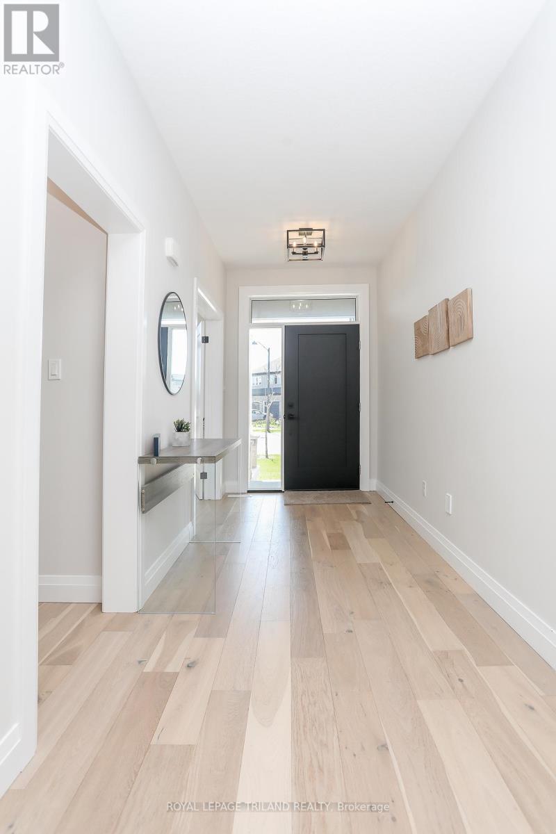 












45 COMPASS TRAIL

,
Central Elgin (Port Stanley),




Ontario
N5L0B4

