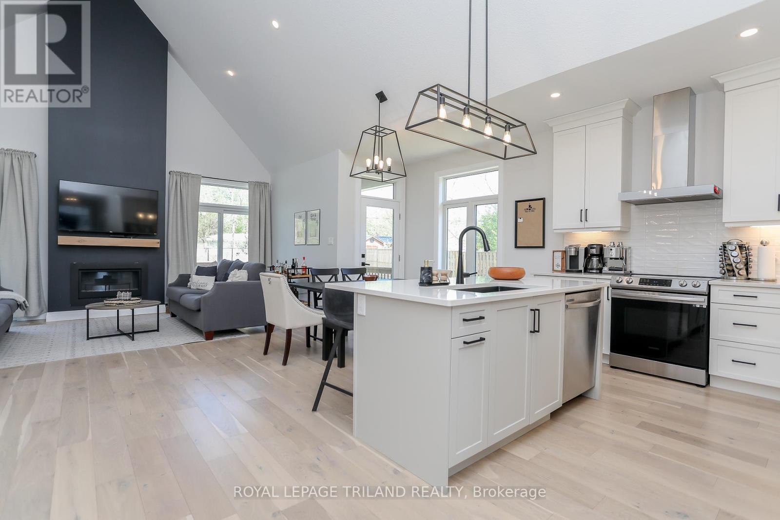 












45 COMPASS TRAIL

,
Central Elgin (Port Stanley),




Ontario
N5L0B4

