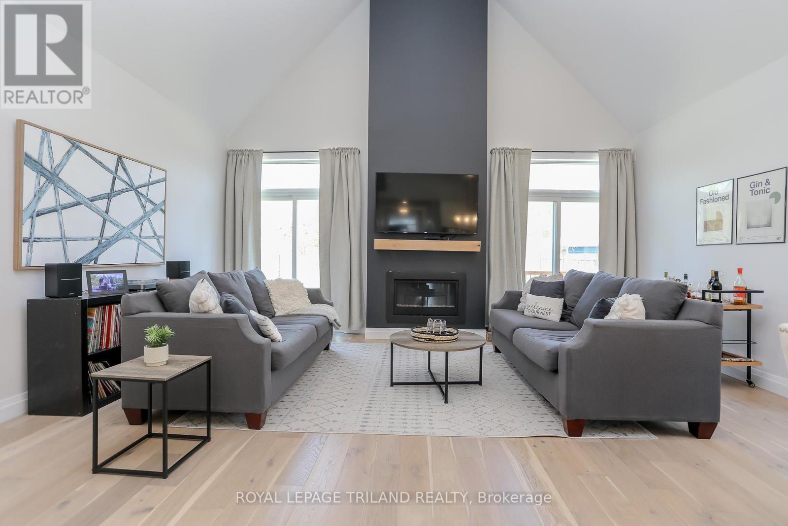 












45 COMPASS TRAIL

,
Central Elgin (Port Stanley),




Ontario
N5L0B4

