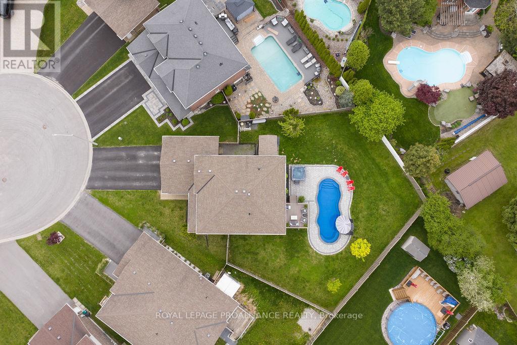 












33 BUTTERNUT COURT

,
Belleville (Belleville Ward),




Ontario
K8P0C5

