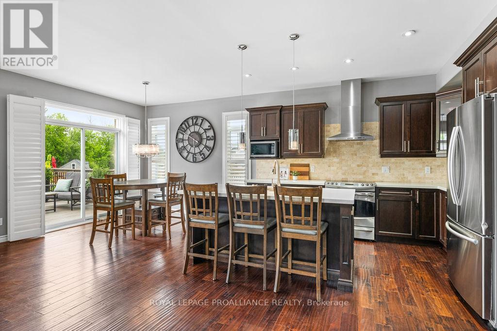 












33 BUTTERNUT COURT

,
Belleville (Belleville Ward),




Ontario
K8P0C5

