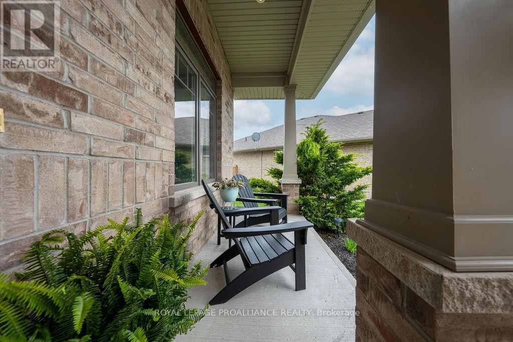












33 BUTTERNUT COURT

,
Belleville (Belleville Ward),




Ontario
K8P0C5

