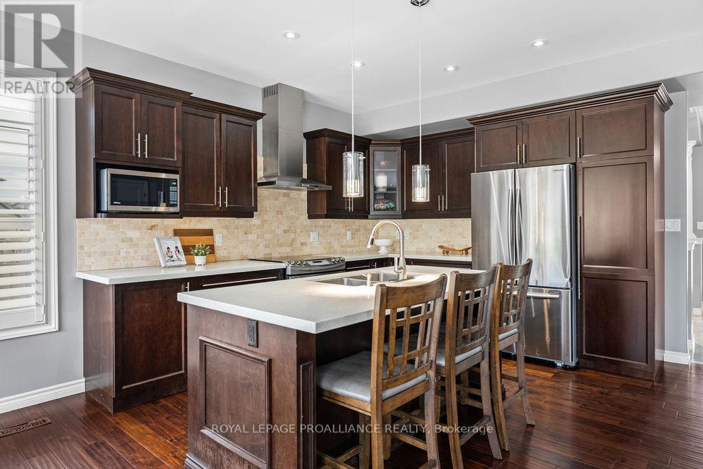 












33 BUTTERNUT COURT

,
Belleville (Belleville Ward),




Ontario
K8P0C5

