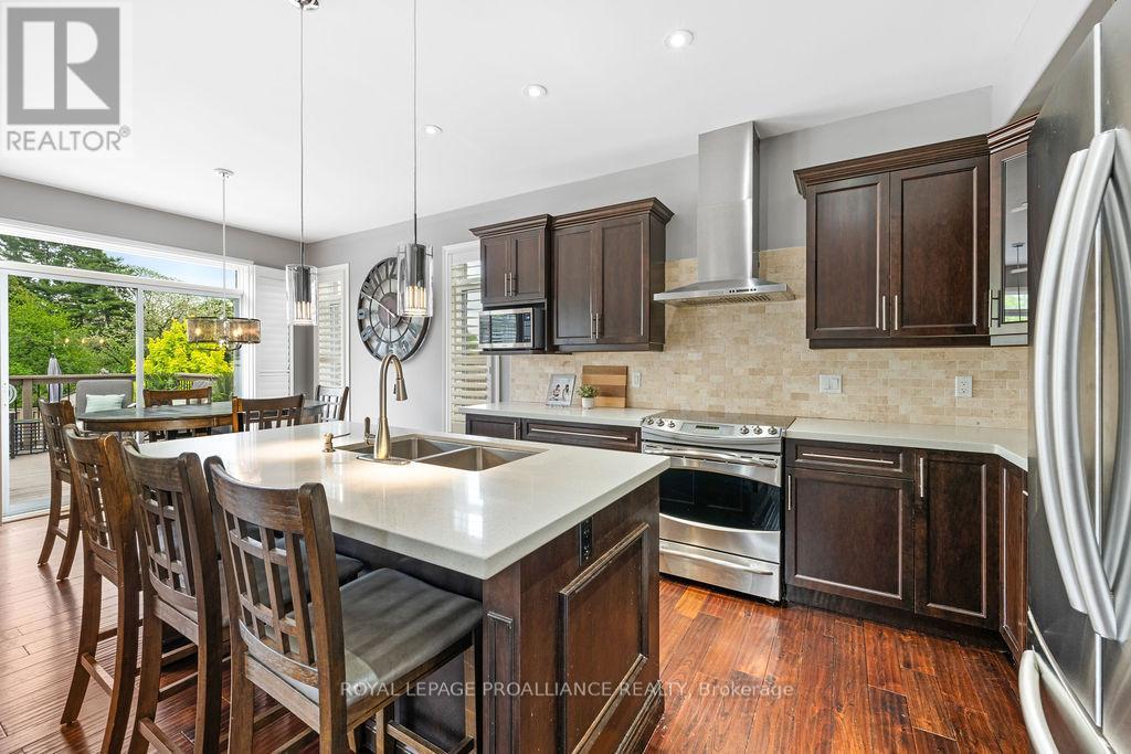 












33 BUTTERNUT COURT

,
Belleville (Belleville Ward),




Ontario
K8P0C5

