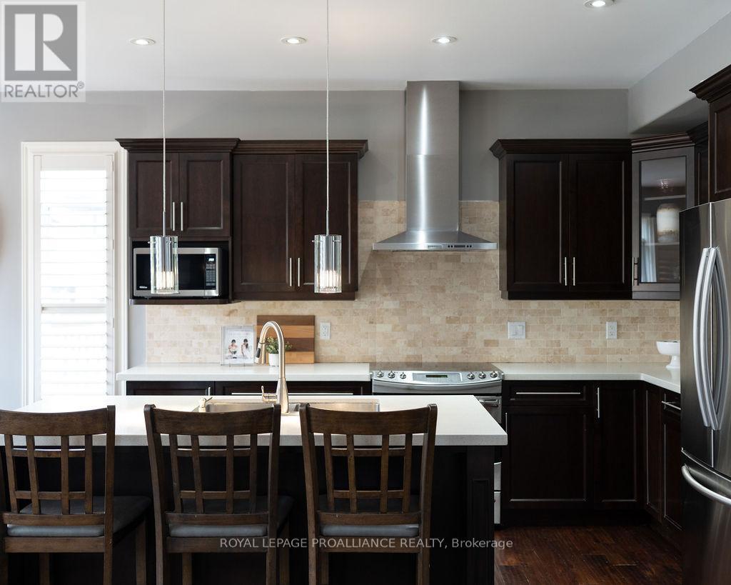 












33 BUTTERNUT COURT

,
Belleville (Belleville Ward),




Ontario
K8P0C5

