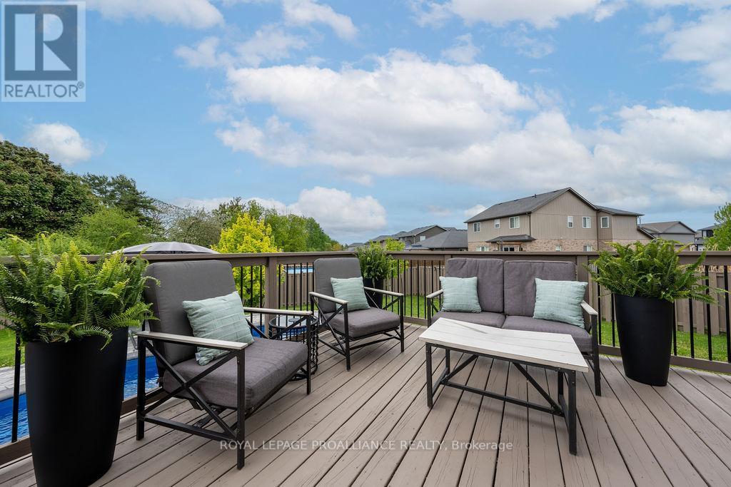 












33 BUTTERNUT COURT

,
Belleville (Belleville Ward),




Ontario
K8P0C5

