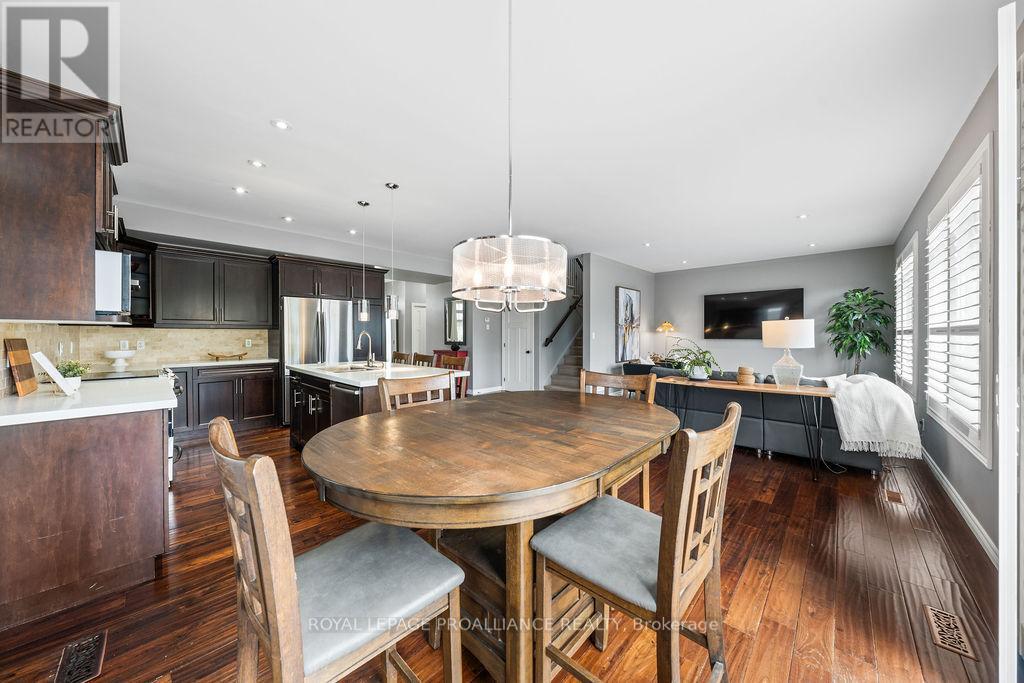 












33 BUTTERNUT COURT

,
Belleville (Belleville Ward),




Ontario
K8P0C5

