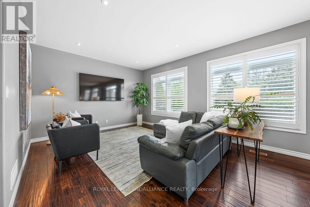 












33 BUTTERNUT COURT

,
Belleville (Belleville Ward),




Ontario
K8P0C5

