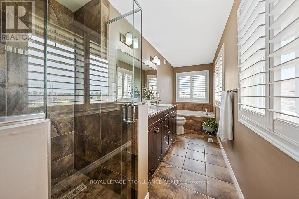 












33 BUTTERNUT COURT

,
Belleville (Belleville Ward),




Ontario
K8P0C5


