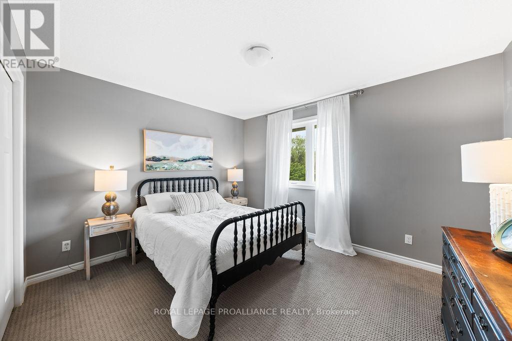 












33 BUTTERNUT COURT

,
Belleville (Belleville Ward),




Ontario
K8P0C5

