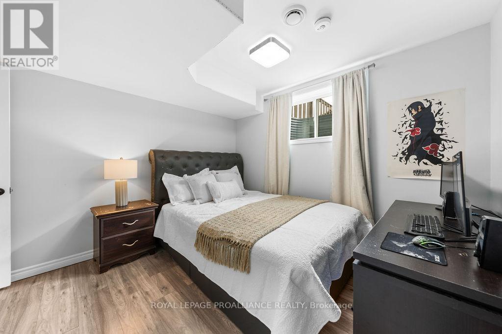 












33 BUTTERNUT COURT

,
Belleville (Belleville Ward),




Ontario
K8P0C5

