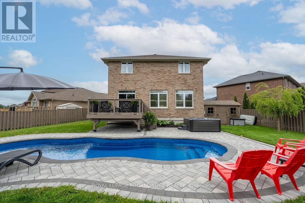 












33 BUTTERNUT COURT

,
Belleville (Belleville Ward),




Ontario
K8P0C5

