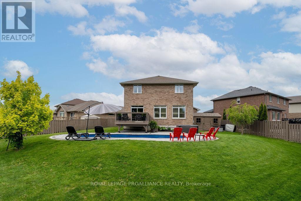 












33 BUTTERNUT COURT

,
Belleville (Belleville Ward),




Ontario
K8P0C5


