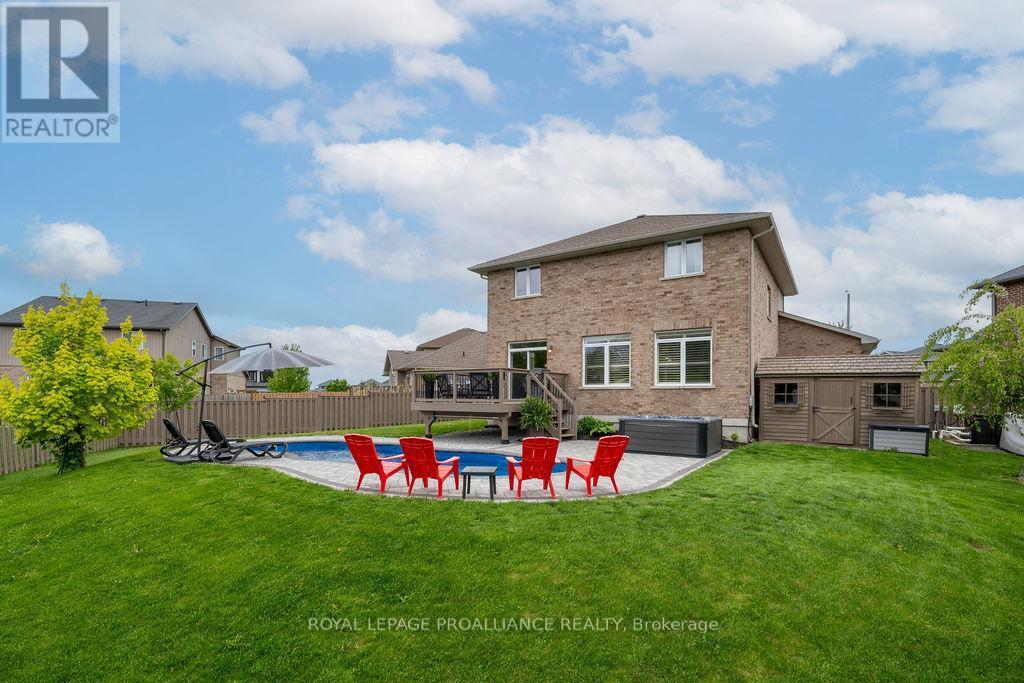 












33 BUTTERNUT COURT

,
Belleville (Belleville Ward),




Ontario
K8P0C5

