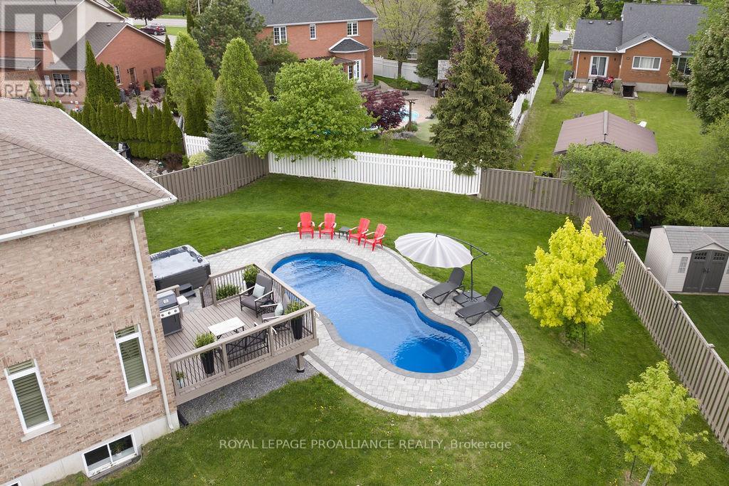 












33 BUTTERNUT COURT

,
Belleville (Belleville Ward),




Ontario
K8P0C5


