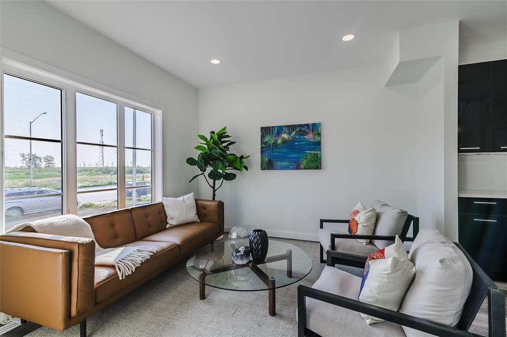 












122 Meadowlands Drive

,
West St Paul,




Manitoba
R2V5G6

