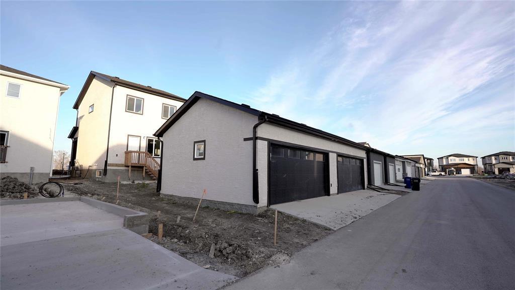 












122 Meadowlands Drive

,
West St Paul,




Manitoba
R2V5G6

