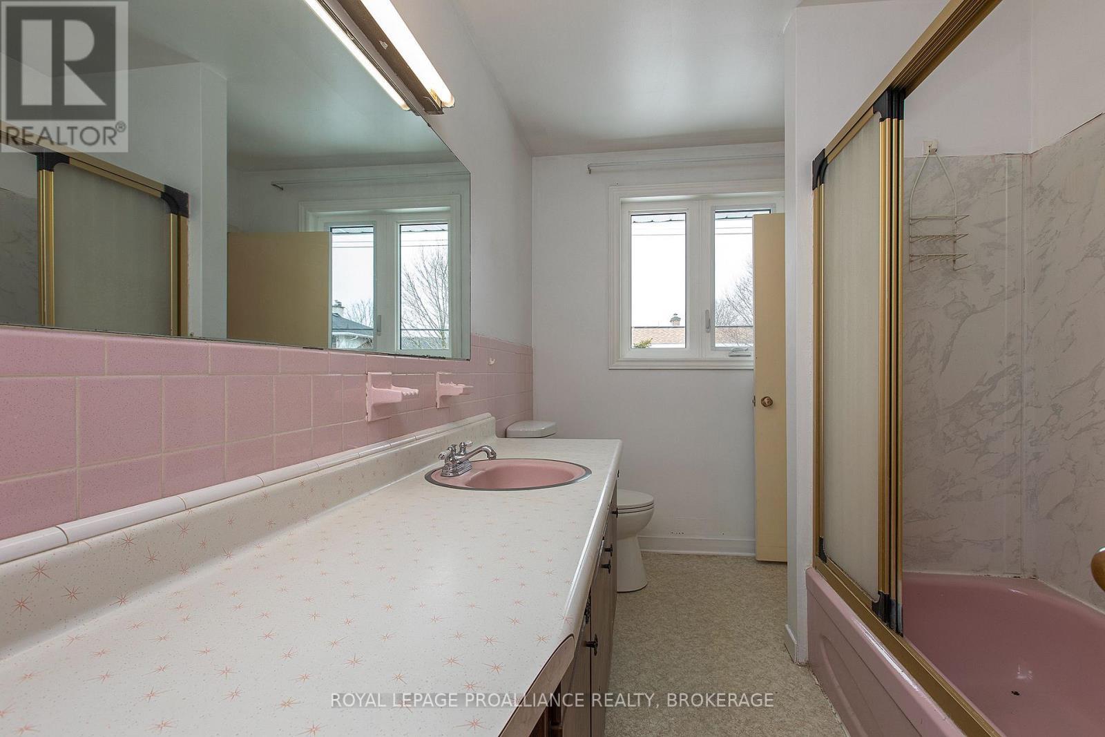 












247 NORMAN ROGERS DRIVE

,
Kingston (Central City West),




Ontario
K7M2R5

