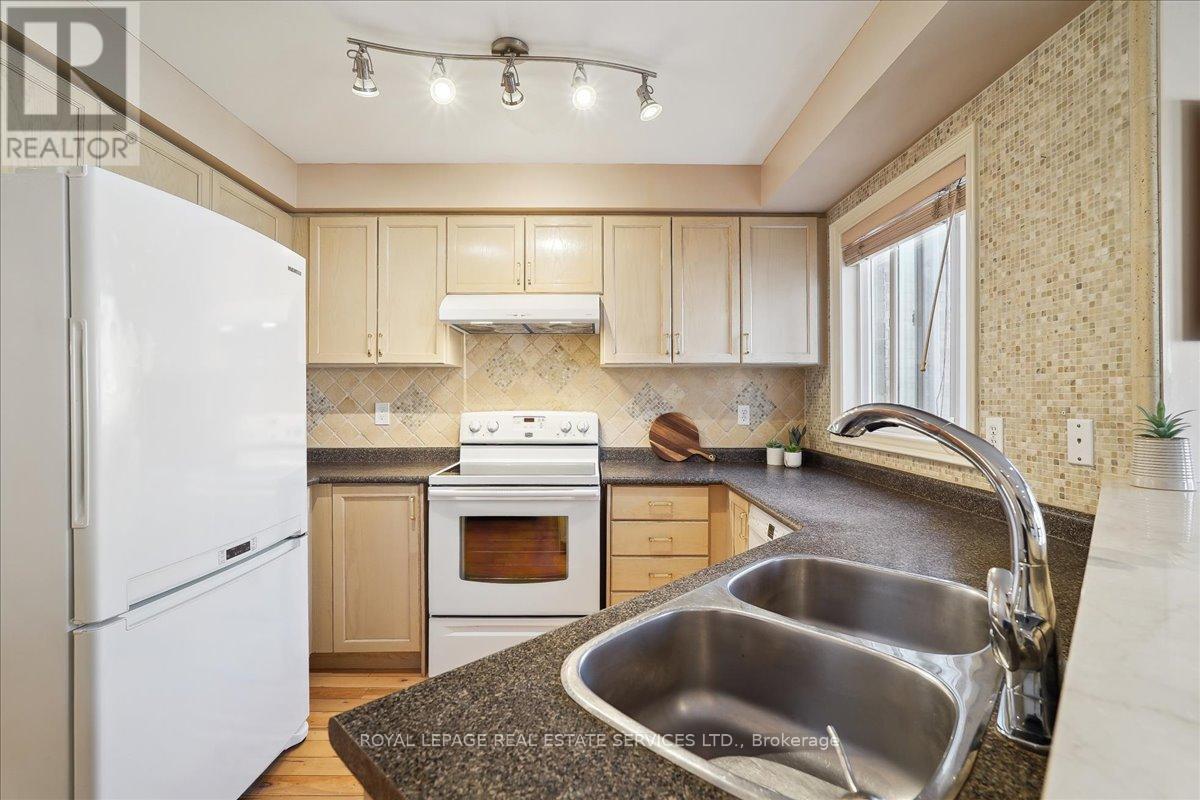 












86 NAHANNI DRIVE

,
Richmond Hill,




Ontario
L4B4L4

