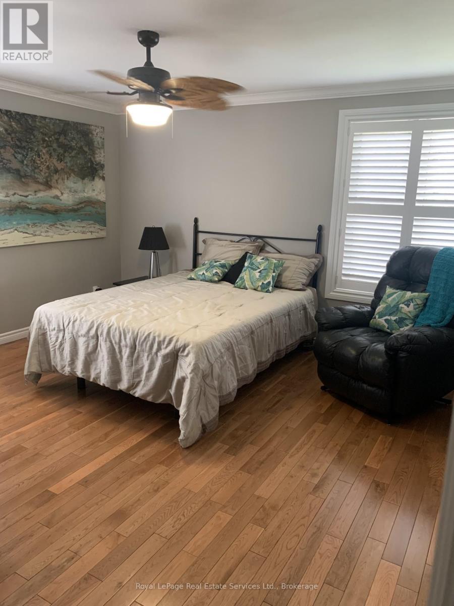 












184 DUNDAS STREET E

,
Hamilton (Waterdown),




Ontario
L8N2Z7

