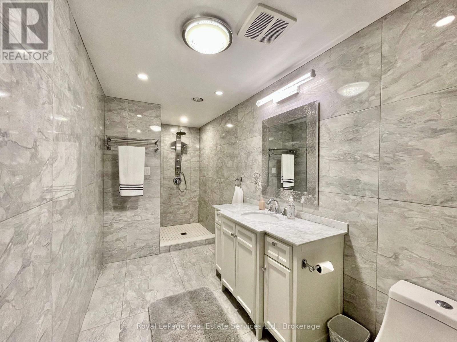 












184 DUNDAS STREET E

,
Hamilton (Waterdown),




Ontario
L8N2Z7

