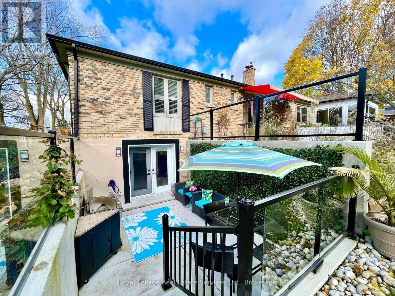 












184 DUNDAS STREET E

,
Hamilton (Waterdown),




Ontario
L8N2Z7


