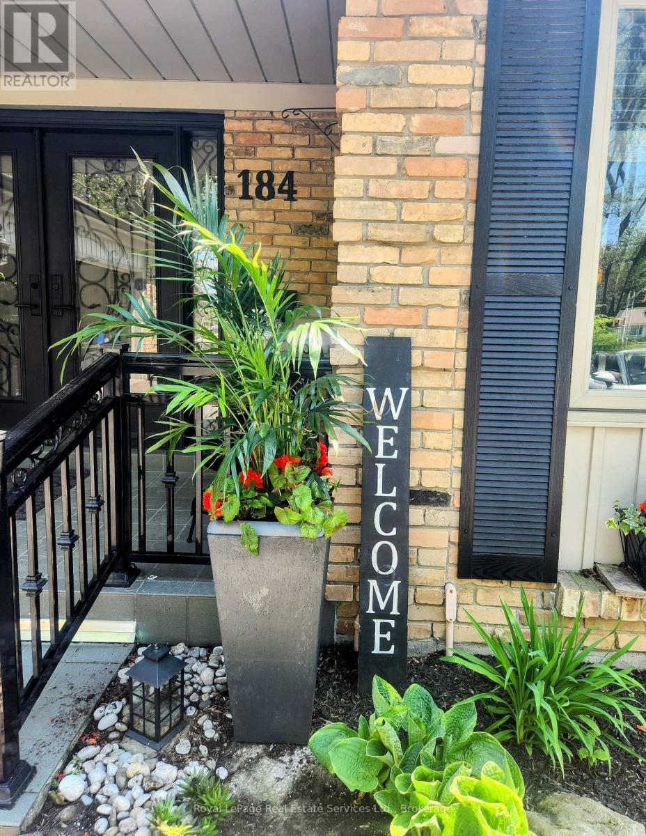












184 DUNDAS STREET E

,
Hamilton (Waterdown),




Ontario
L8N2Z7

