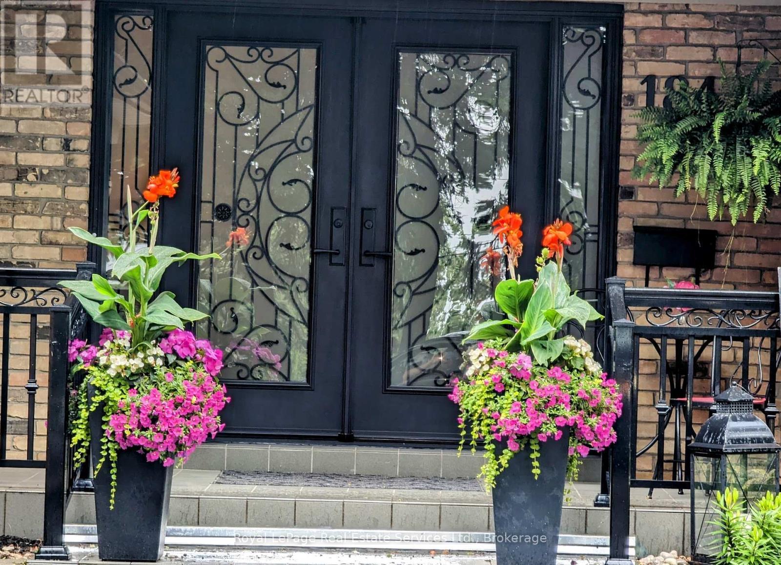 












184 DUNDAS STREET E

,
Hamilton (Waterdown),




Ontario
L8N2Z7

