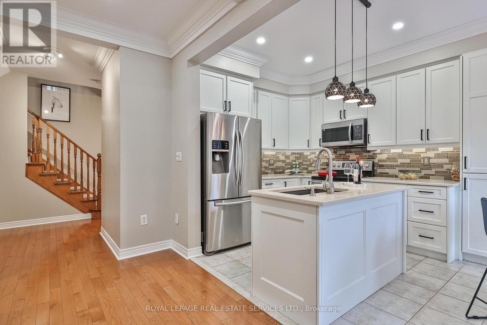 












3222 EPWORTH CRESCENT

,
Oakville,




Ontario
L6M0B3

