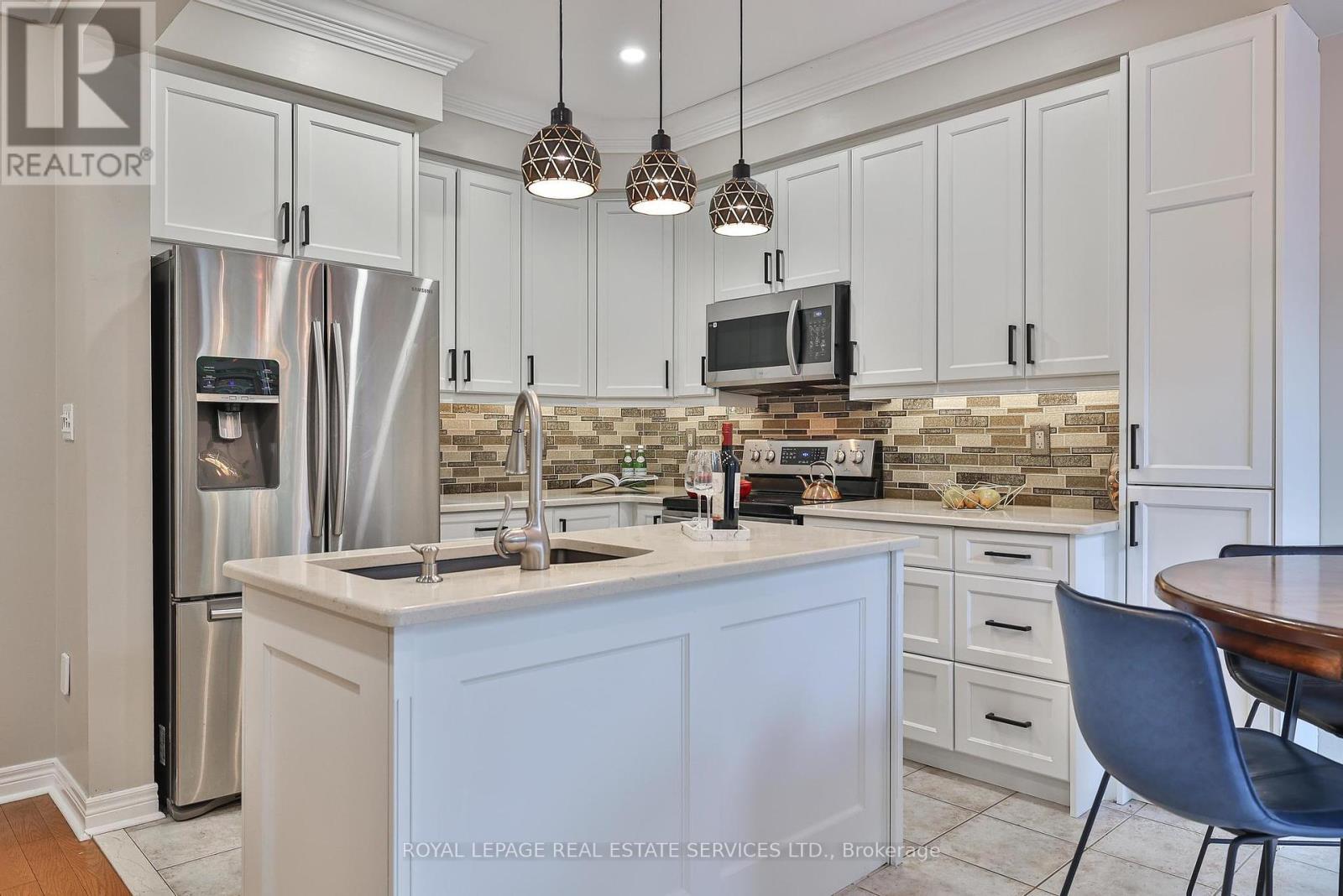 












3222 EPWORTH CRESCENT

,
Oakville,




Ontario
L6M0B3

