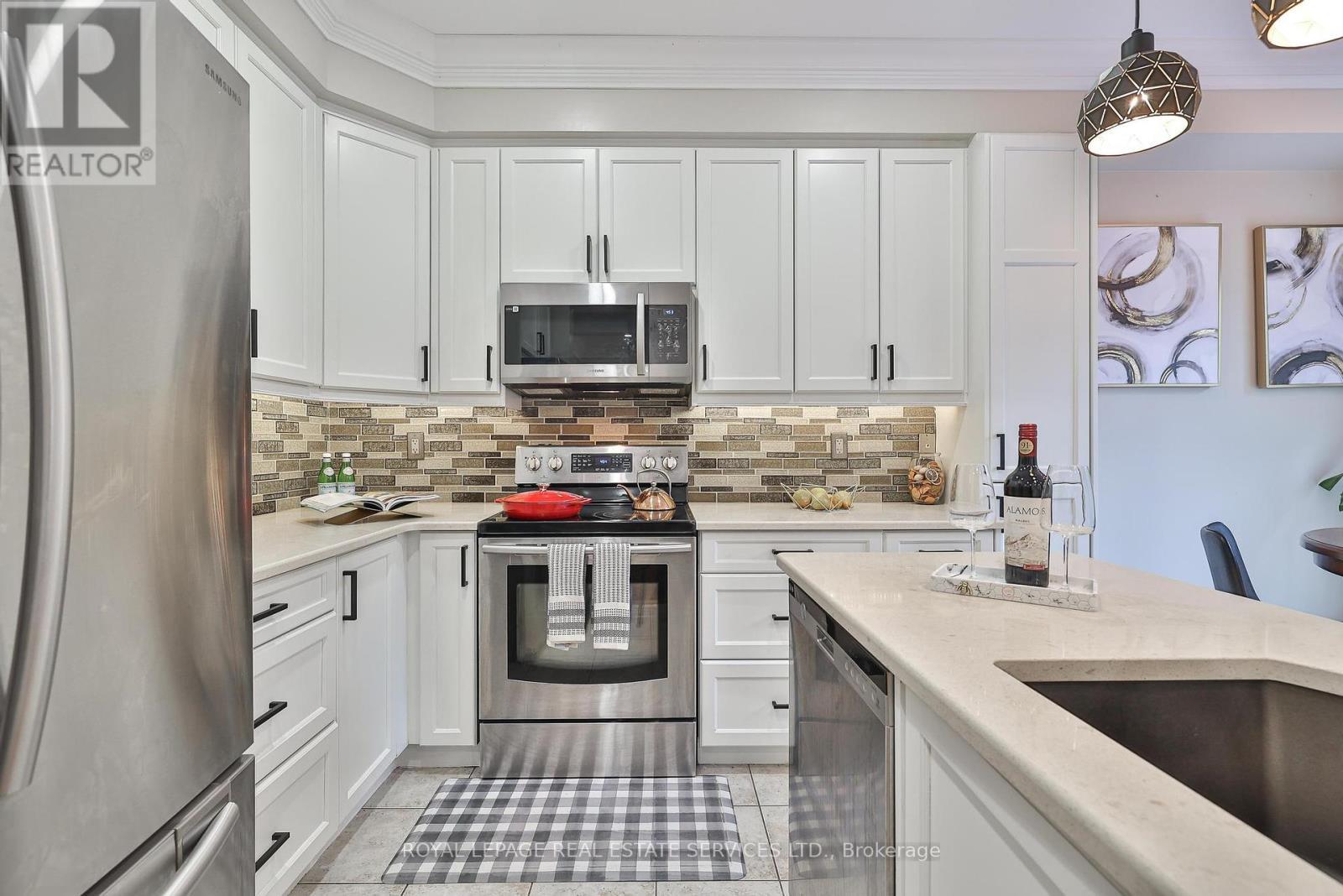 












3222 EPWORTH CRESCENT

,
Oakville,




Ontario
L6M0B3

