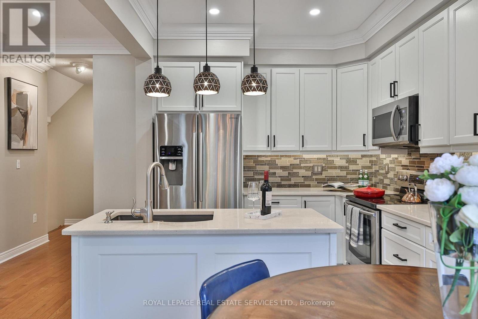 












3222 EPWORTH CRESCENT

,
Oakville,




Ontario
L6M0B3

