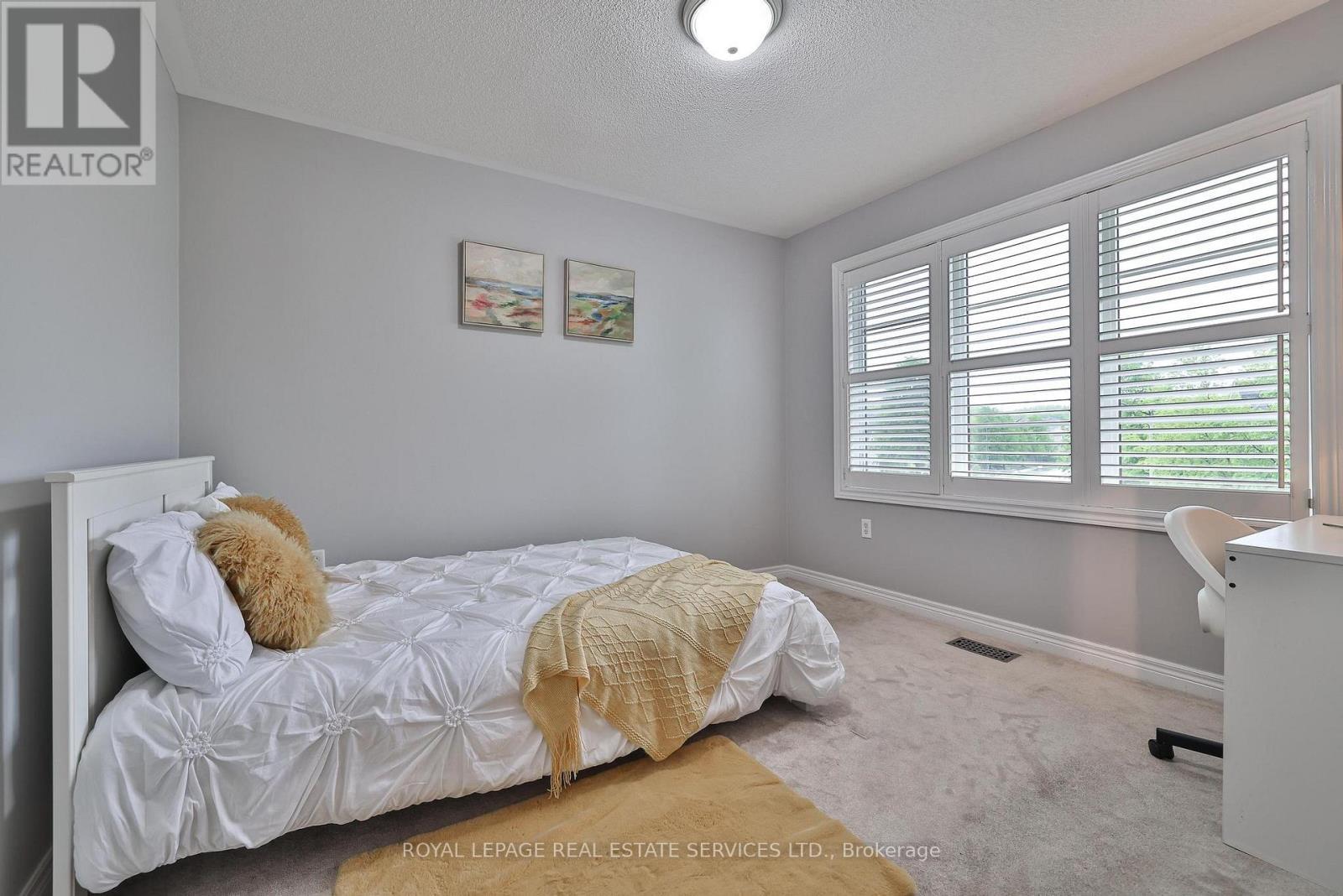 












3222 EPWORTH CRESCENT

,
Oakville,




Ontario
L6M0B3

