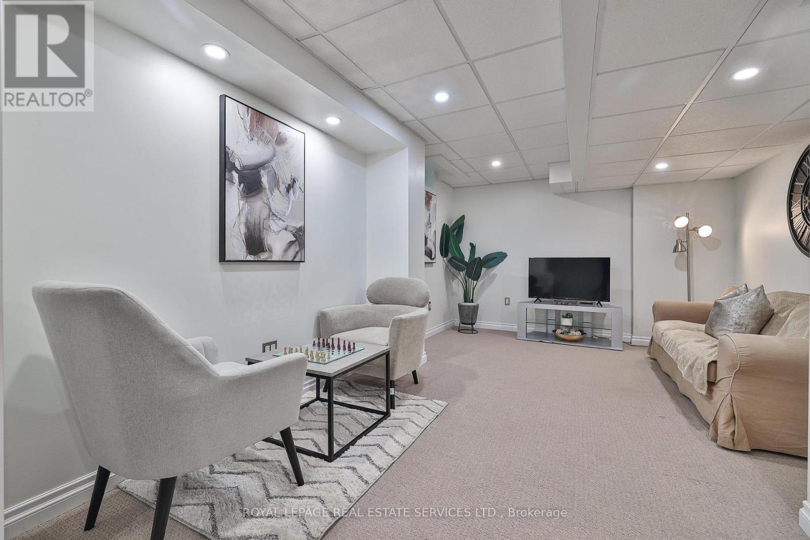 












3222 EPWORTH CRESCENT

,
Oakville,




Ontario
L6M0B3

