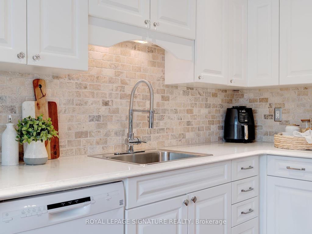 









53


Normandy

Place,
Oakville,




ON
L6K 1R9

