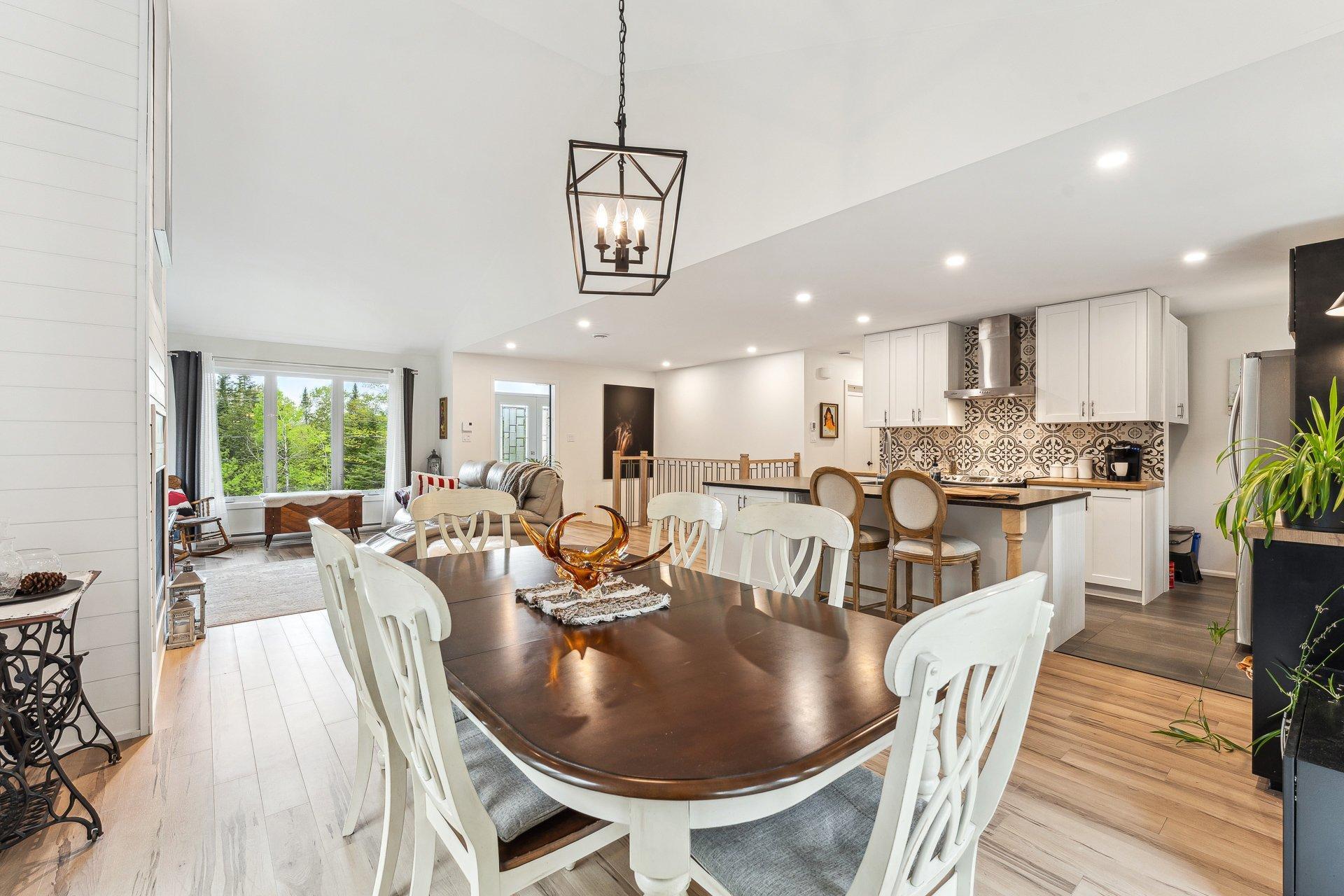 









657


Rue Bordeleau

,
Magog,




QC
J1X0M5

