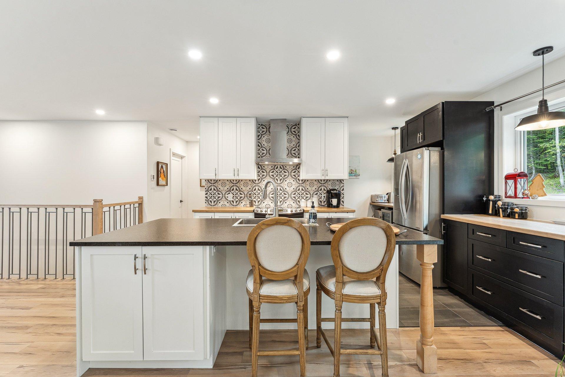 









657


Rue Bordeleau

,
Magog,




QC
J1X0M5

