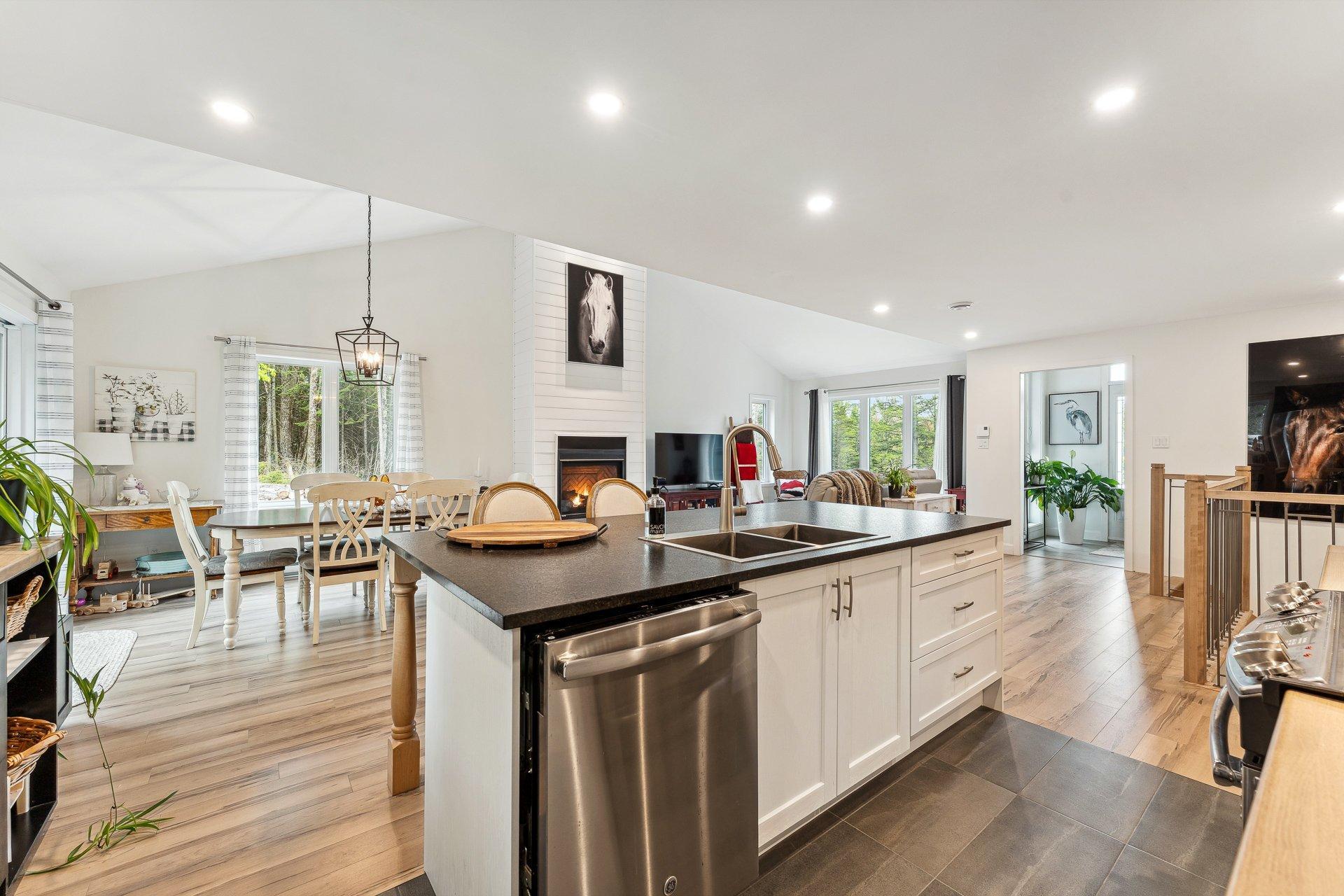 









657


Rue Bordeleau

,
Magog,




QC
J1X0M5

