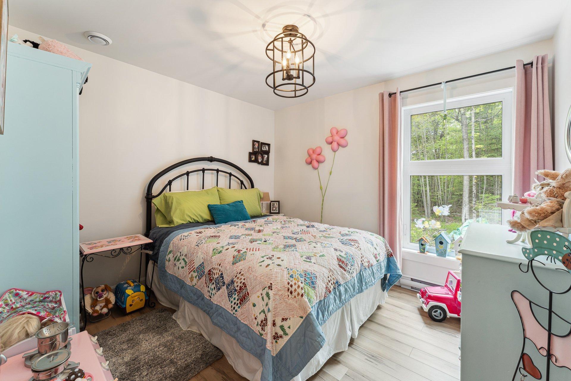 









657


Rue Bordeleau

,
Magog,




QC
J1X0M5

