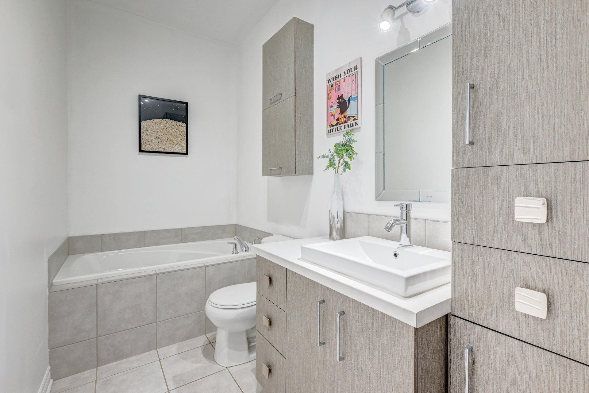 









1200


Boul. Lucille-Teasdale

, 200,
Terrebonne (Lachenaie),




QC
J6V0C9

