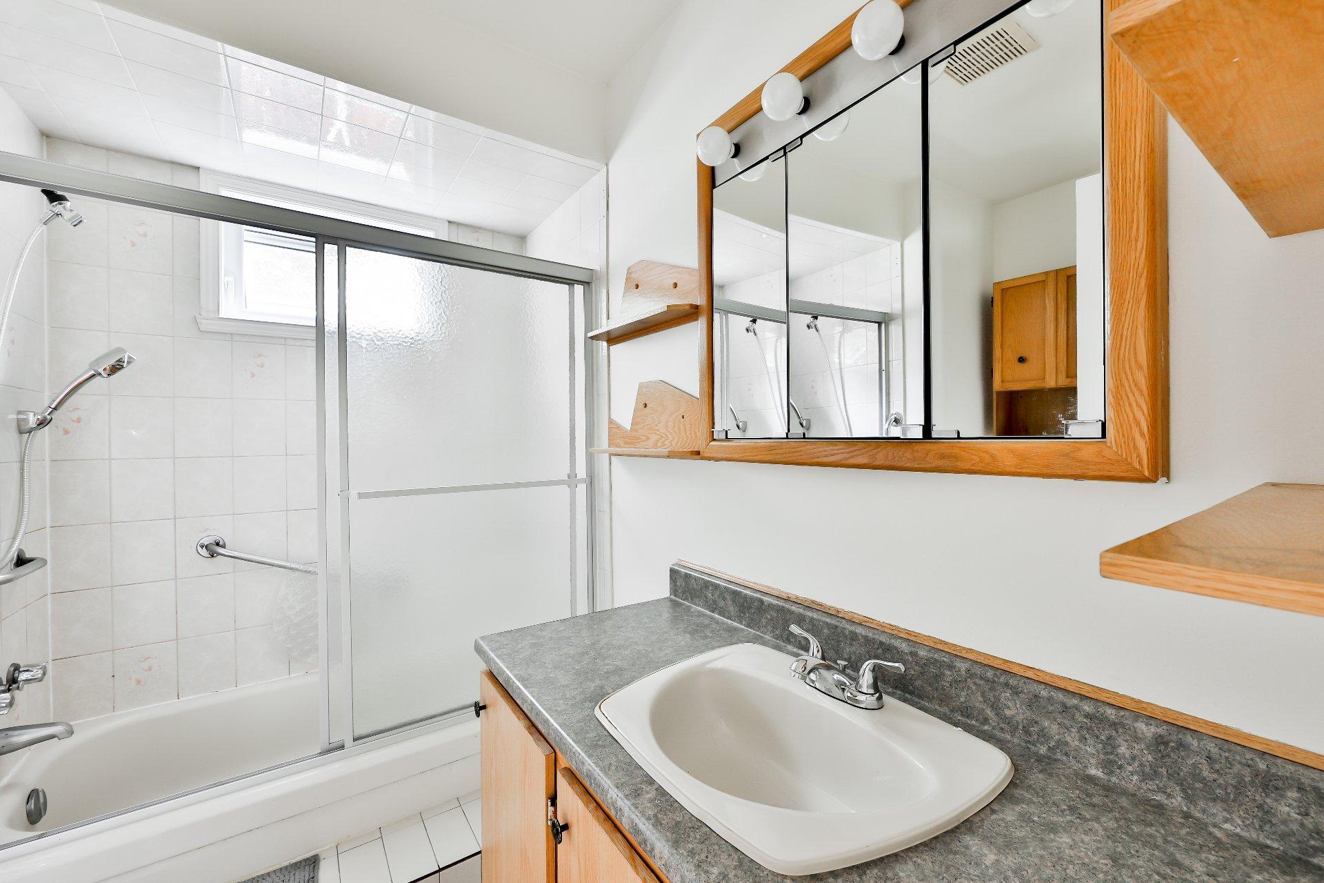 









1


Rue Larivée

,
Vaudreuil-Dorion,




QC
J7V8P5

