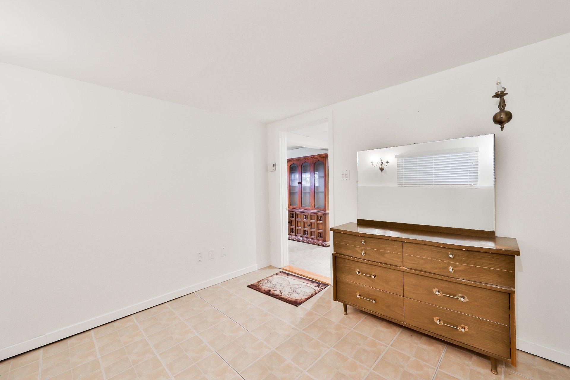









1


Rue Larivée

,
Vaudreuil-Dorion,




QC
J7V8P5

