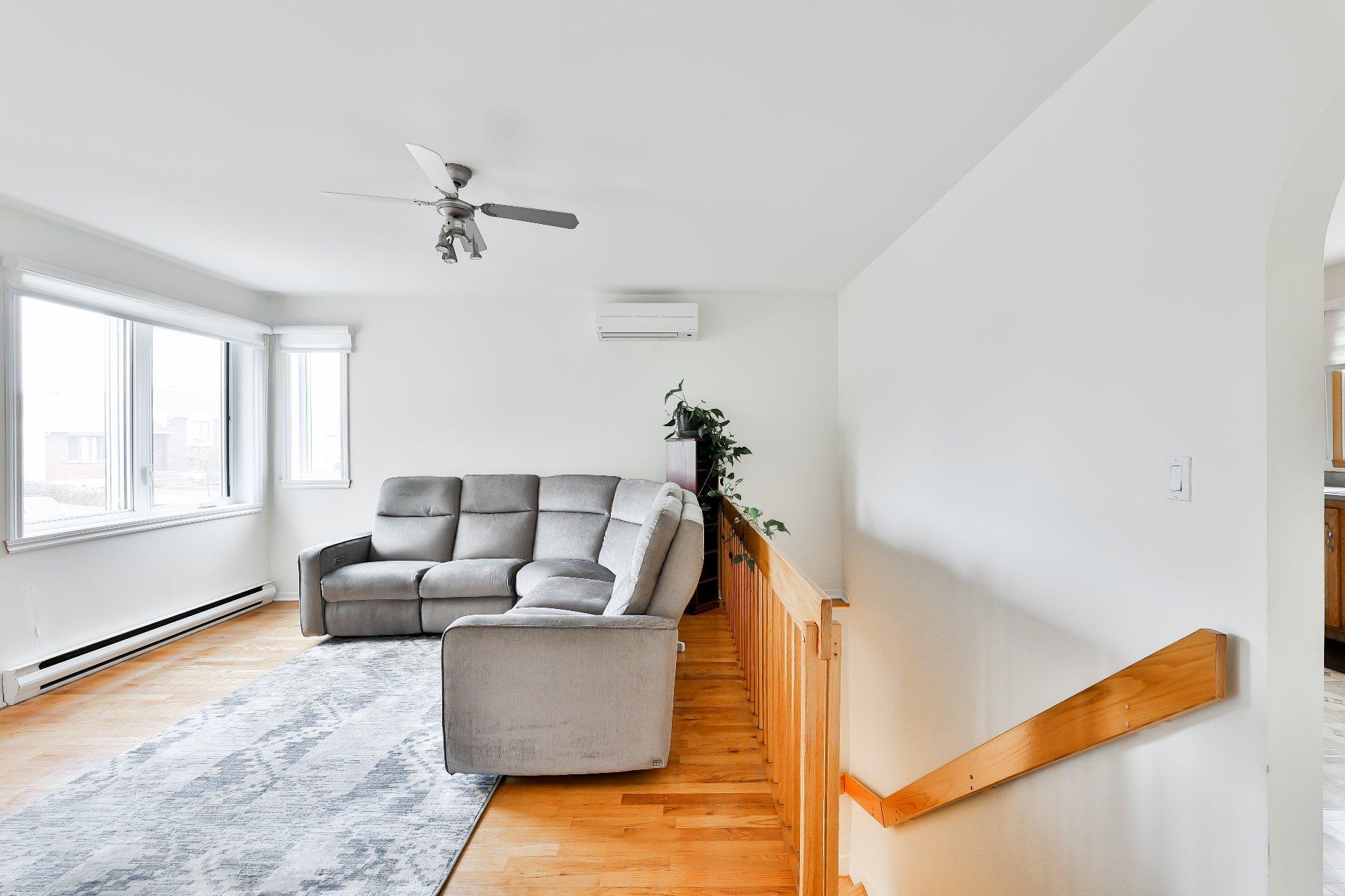 









1


Rue Larivée

,
Vaudreuil-Dorion,




QC
J7V8P5

