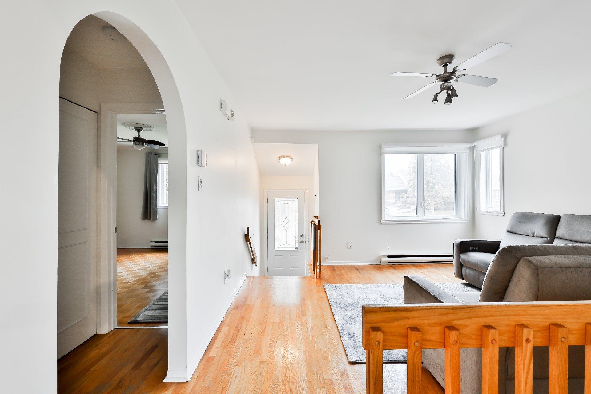 









1


Rue Larivée

,
Vaudreuil-Dorion,




QC
J7V8P5

