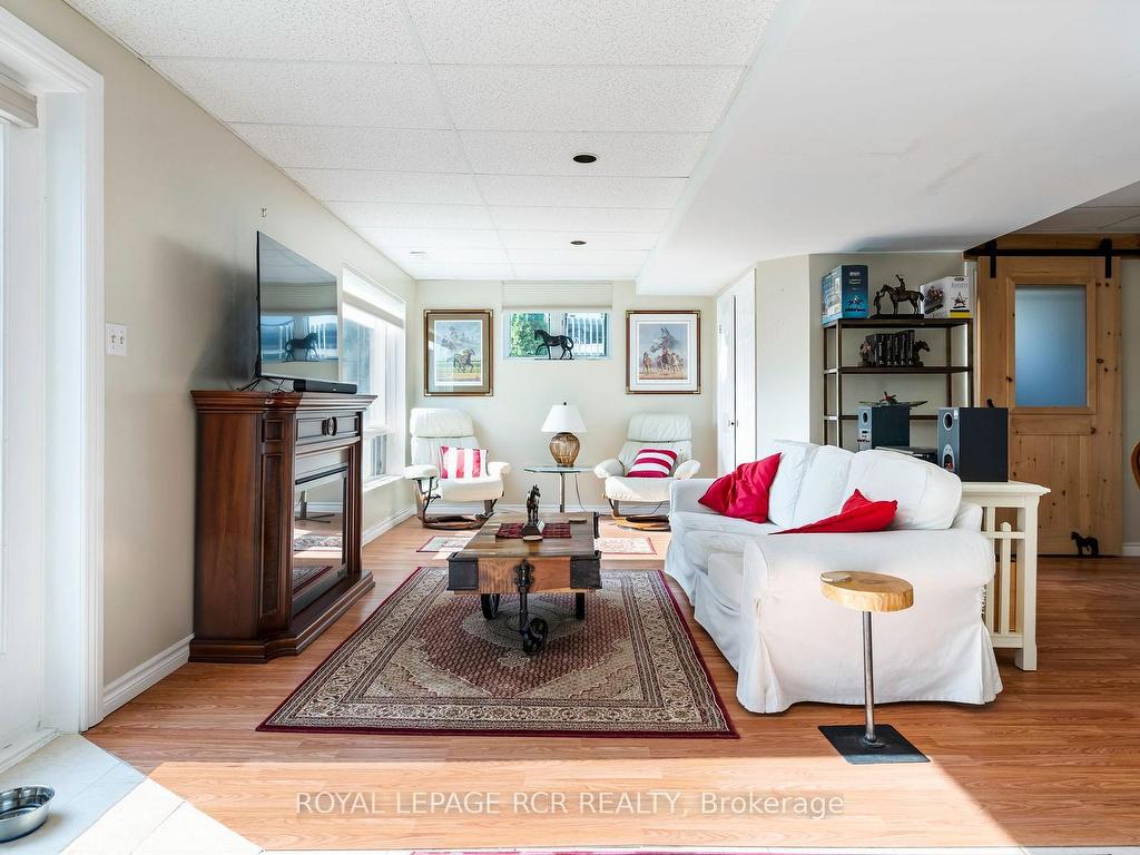 









16


Barbour

Drive,
Erin,




ON
N0B 1Z0

