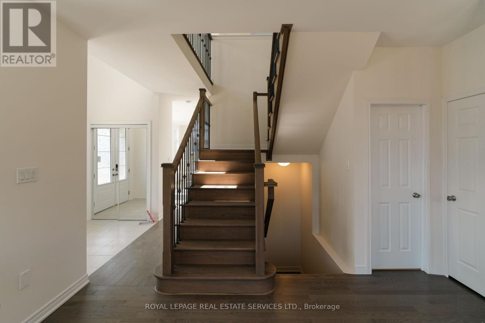 












3930 LEONARDO STREET

,
Burlington,




Ontario
L7M0Z8

