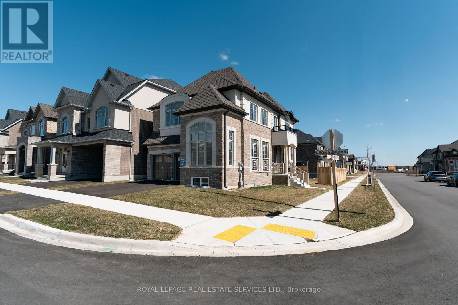 












3930 LEONARDO STREET

,
Burlington,




Ontario
L7M0Z8

