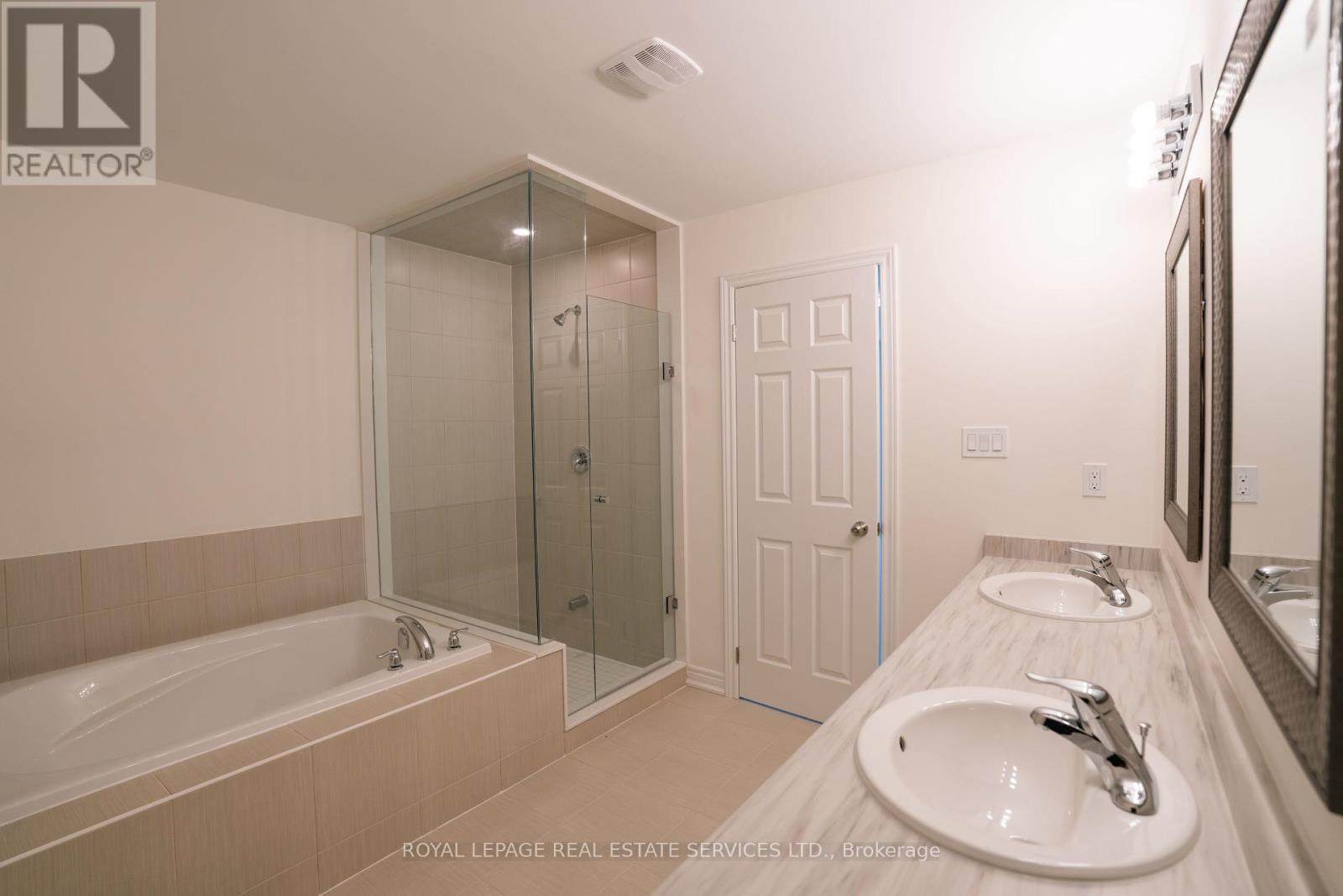 












3930 LEONARDO STREET

,
Burlington,




Ontario
L7M0Z8

